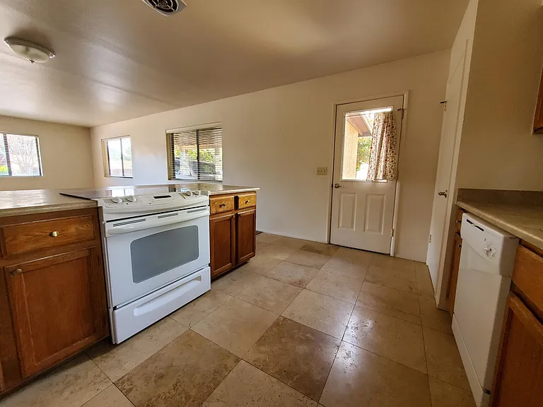 370 Fairway Oaks Dr #A — Photo 15