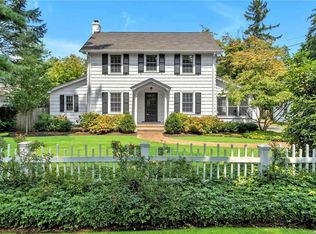 11 Amherst Ct, Huntington, NY 11743