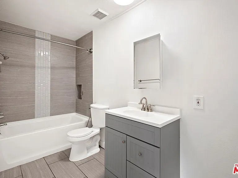 18530 Hatteras St #115 — Photo 10