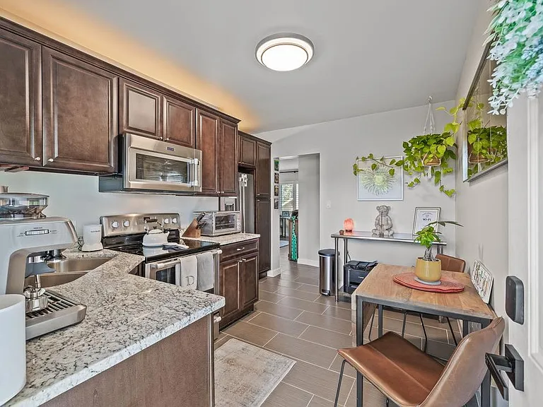 410 12th Ave NE #8 — Photo 30
