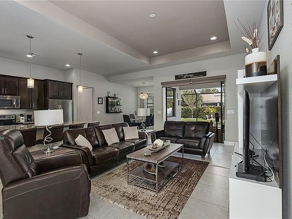 4th image of 313 SE 22nd St
