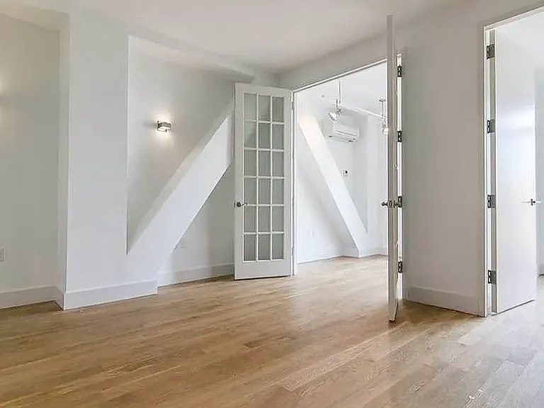 74 Maujer St #3B — Photo 1