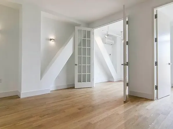74 Maujer St, Brooklyn, NY