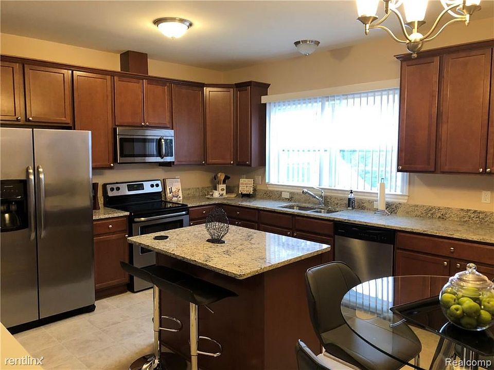 2nd image of 200 Sea Breeze Dr