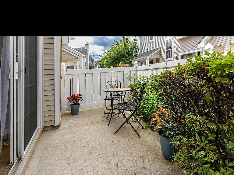 6404 Preston Way — Photo 15