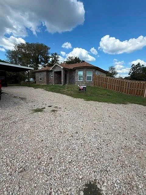 3 bed, 2.0 bath, $1,675 — Photo 2