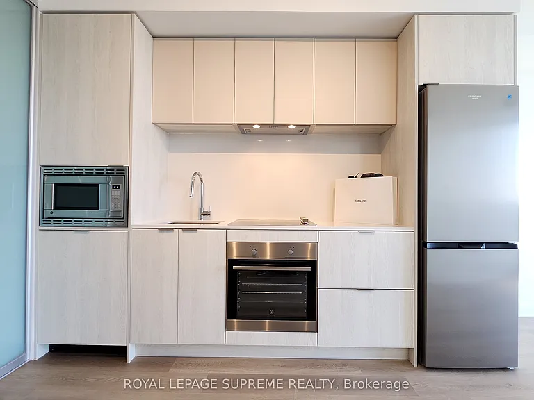 86 Dundas St E #1212 — Photo 8