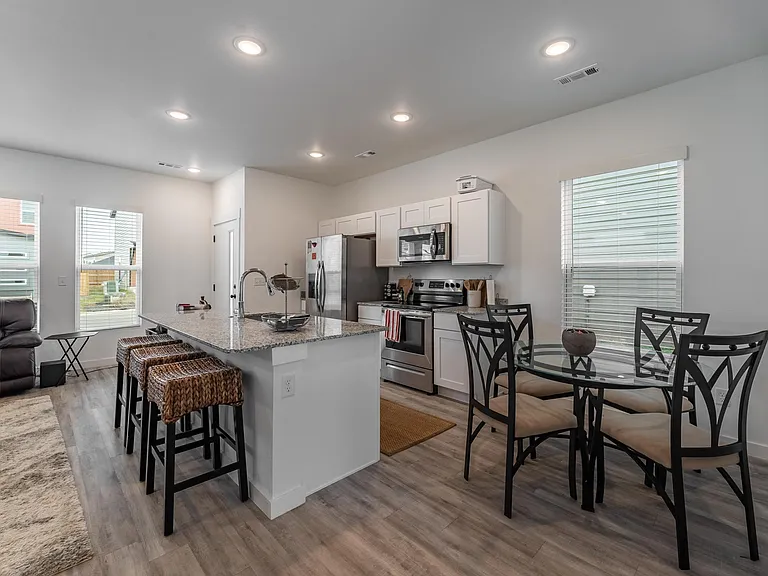 941 Boardwalk Ave — Photo 8