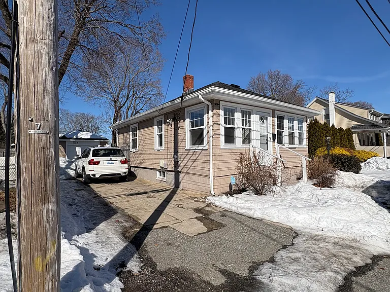 39 Mawney Ave — Photo 2