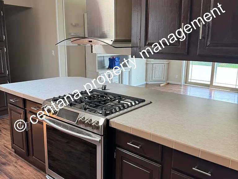 1112 Smith St — Photo 15
