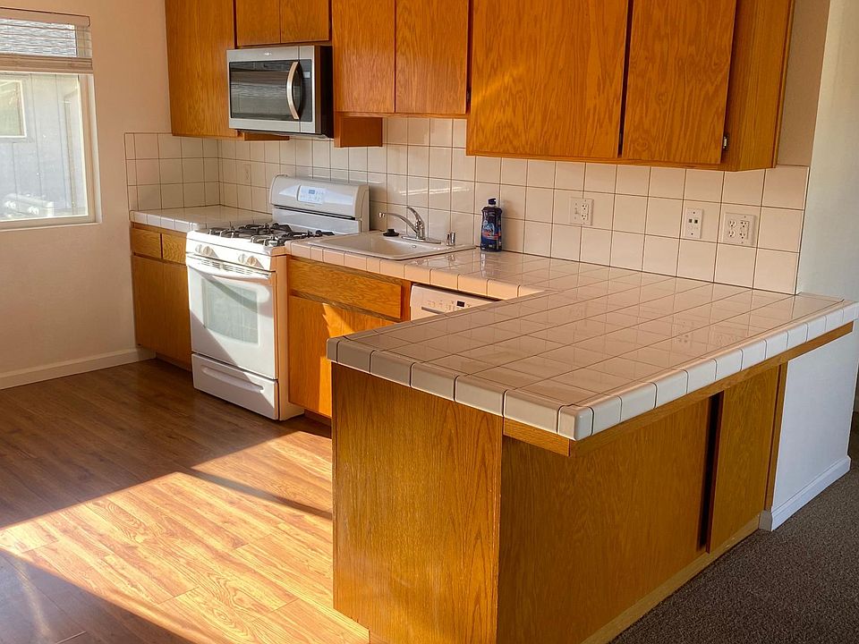 1st image of 784 Wesley Ave APT 4