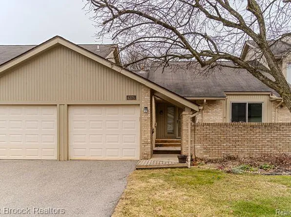 4275 Foxpointe Dr, West Bloomfield, MI 48323