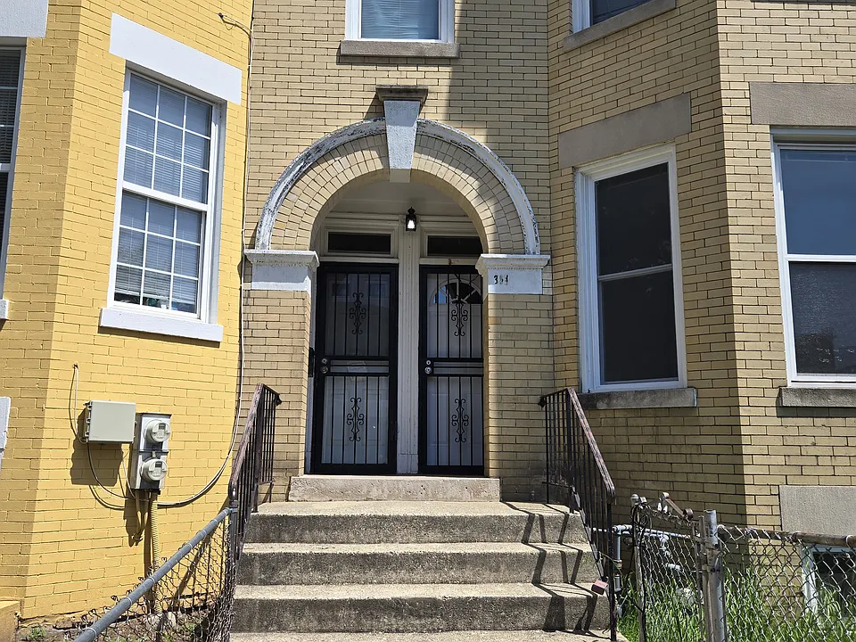 304 V St NE #2