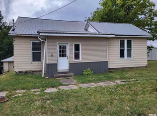 105 W Wood St, Camp Point, IL 62320