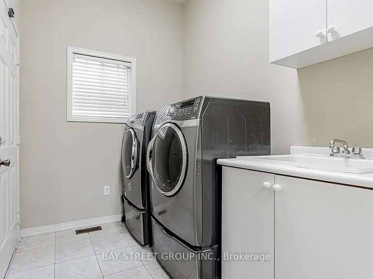 30 Delattaye Ave — Photo 16
