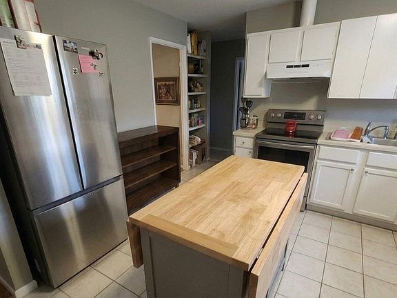 2nd image of 2028 Bradshaw Dr