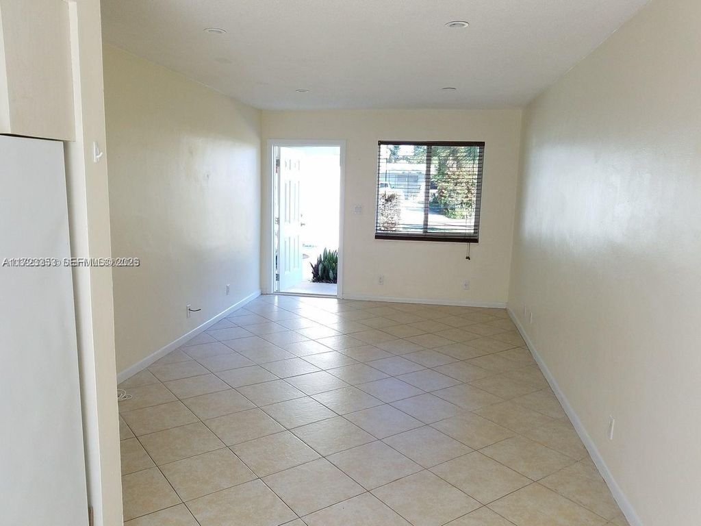 1231 NE 23rd Ave, photo 6