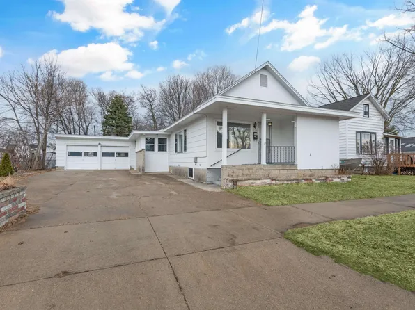 2104 12th Ave, Menominee, MI 49858