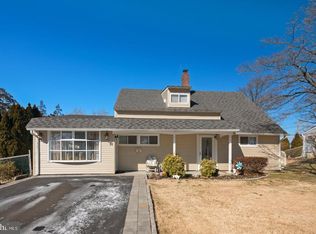 80 Hawthorne Ln, Levittown, PA