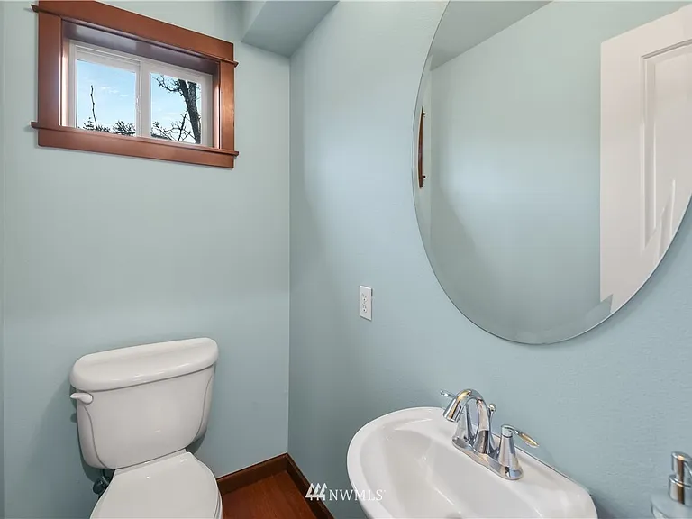 9423 35th Ave SW #B — Photo 4