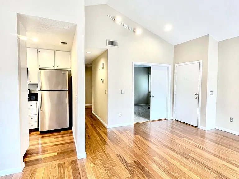 11329 Avenida De Los Lobos #G — Photo 15