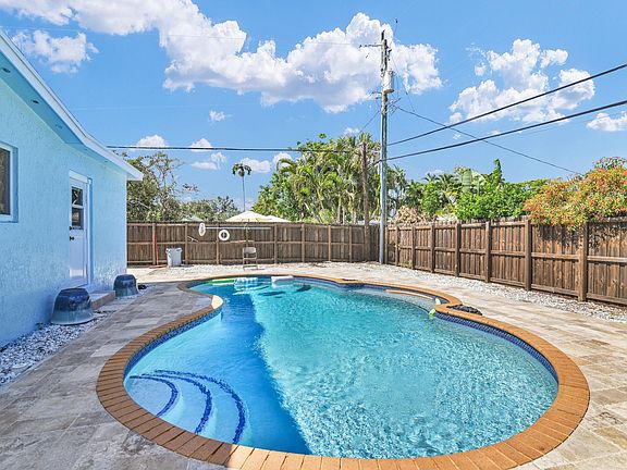 2nd image of 1218 SW 2ND Avenue