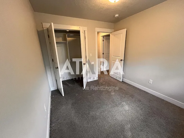 291 E Grace Ln — Photo 31
