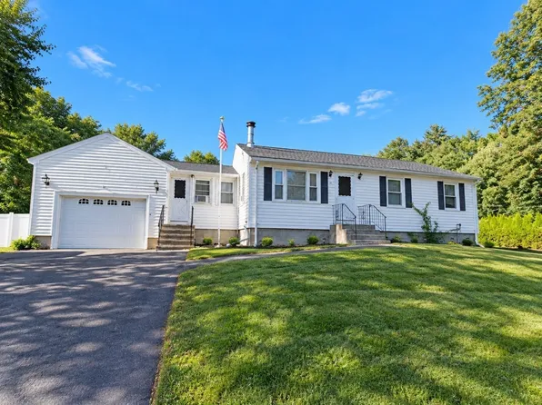 11 University Ln, Methuen, MA 01844