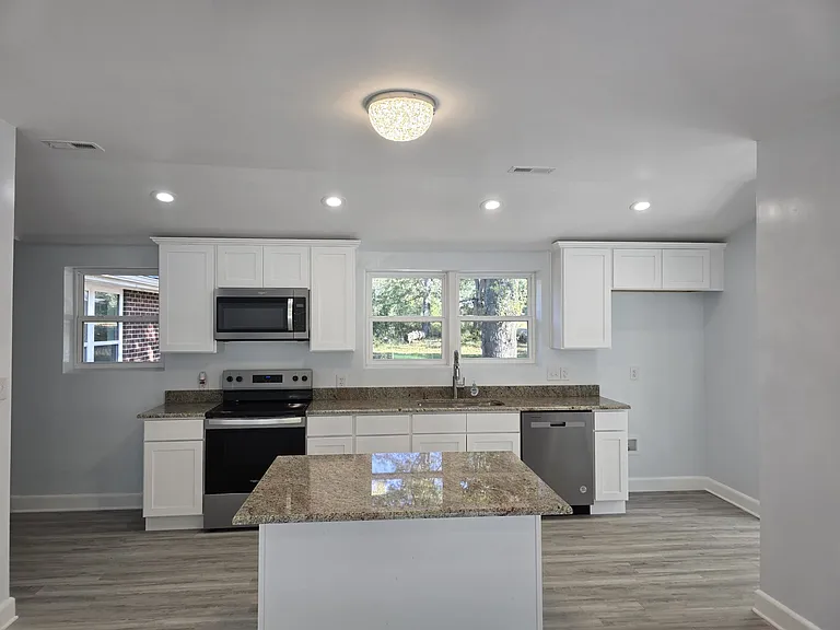 245 E College Ave — Photo 5