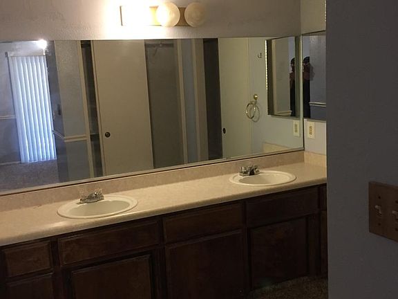 Double sinks in master Bathroom