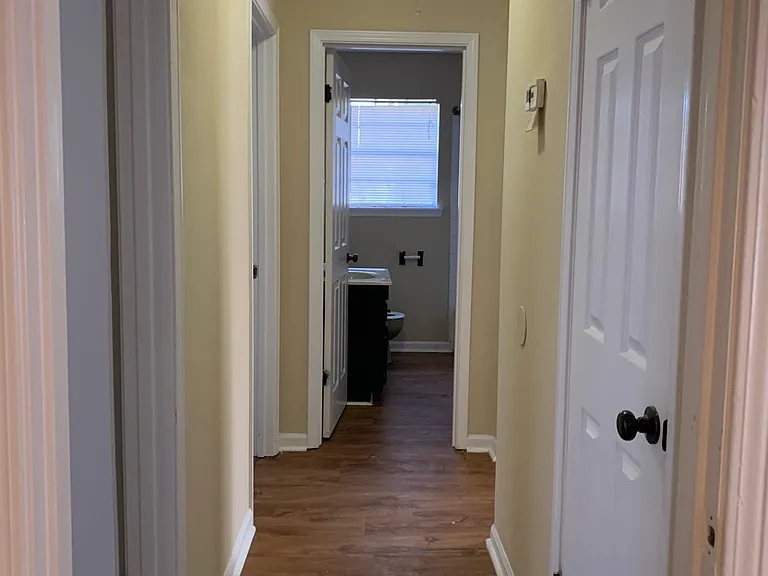 814 Robin Hood Trl — Photo 12