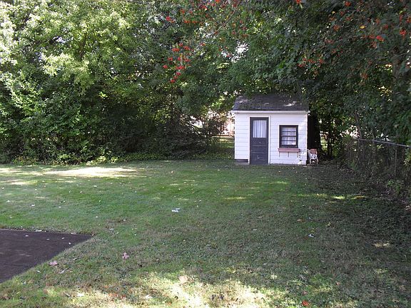 4th image of 1383 Eastwood Ave