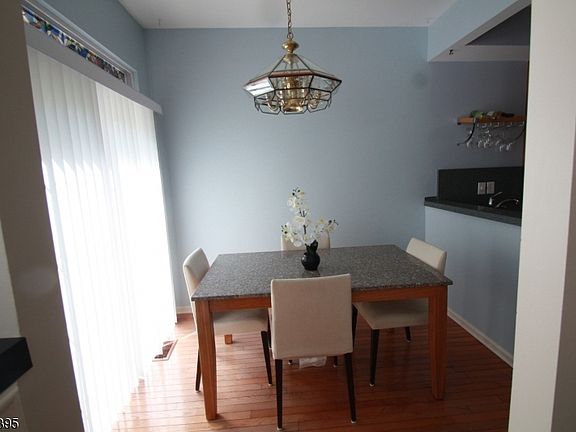 5th image of 303 Clover Ct