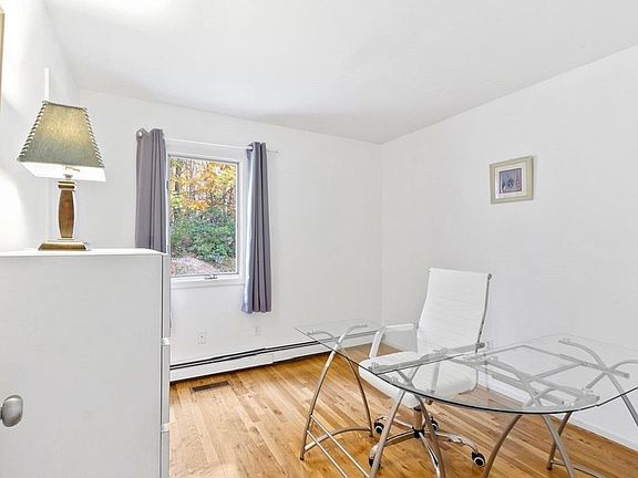 4th image of 55 Glenview Dr