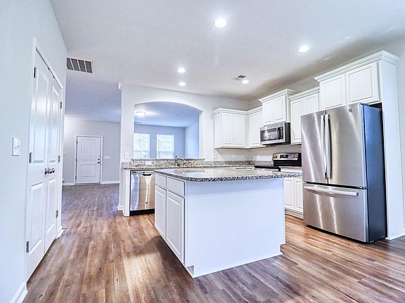 4th image of 1355 Tamarind Ln