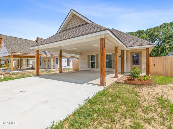 212 Camerons Cove Dr, Carencro, LA 70520