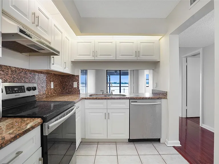 109 Lake Emerald Dr #110 — Photo 3