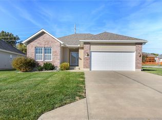 1100 SW Hoke Dr, Lees Summit, MO 64081