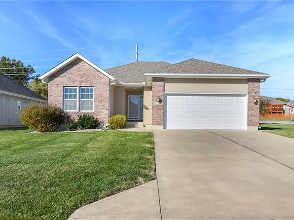 1100 SW Hoke Dr, Lees Summit, MO 64081