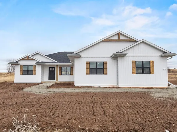 W173 Meadow Ridge Trl, Kaukauna, WI 54130