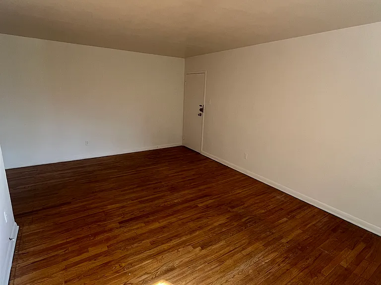 2222 Broadway Ave #203 — Photo 8