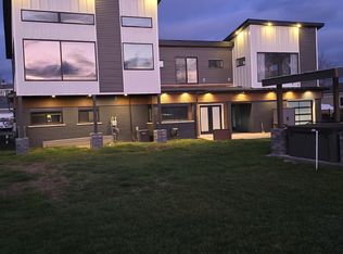 37645 Lakeville St, Harrison Township, MI 48045