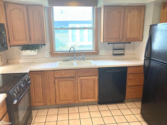 5th image of 1817 River St