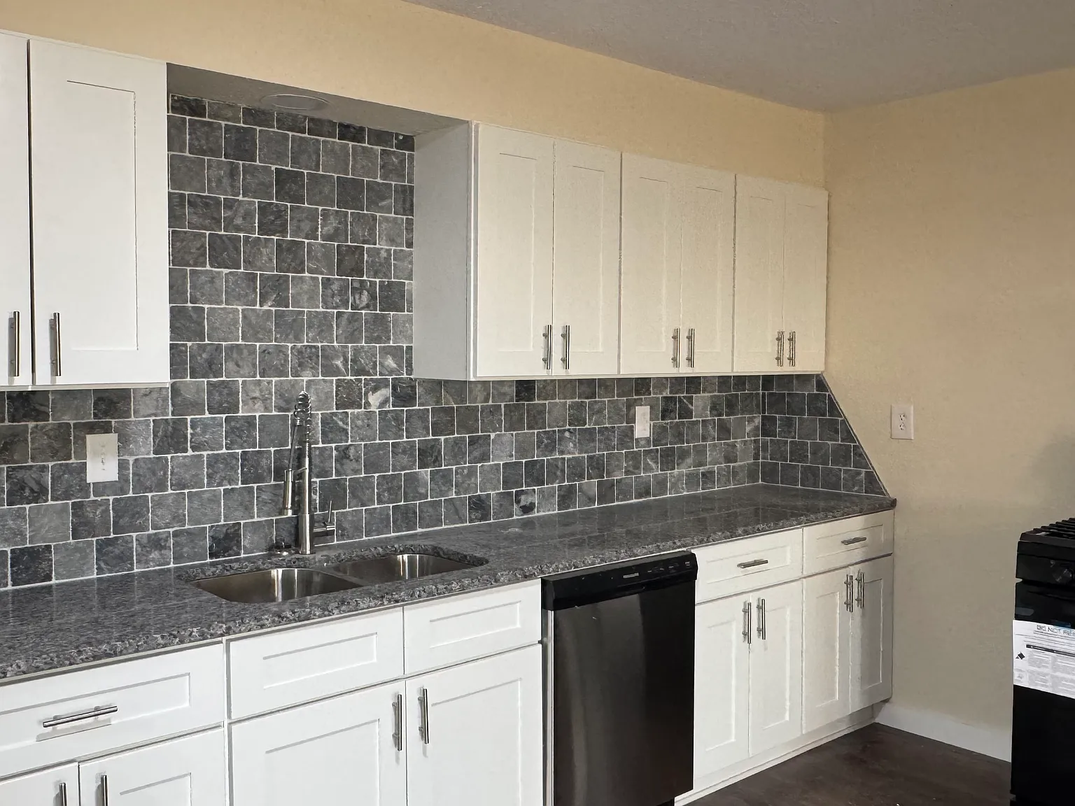 3 bed, 2.5 bath, 1500 sqft, $1,700 — Photo 3