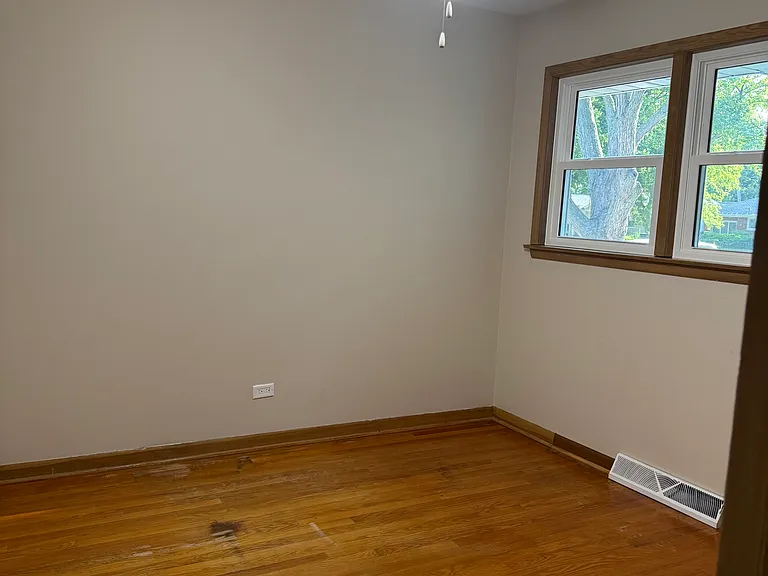 330 S Oak St — Photo 7