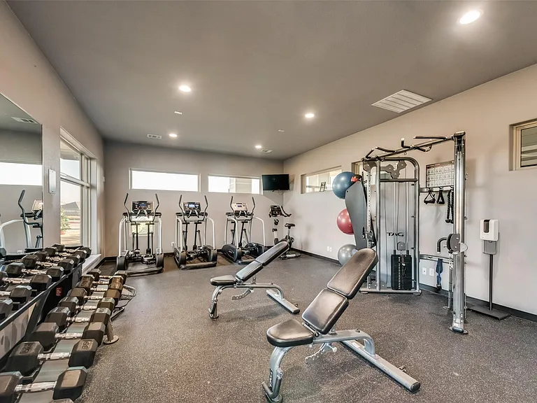 2310 Hankinson Ln — Photo 35