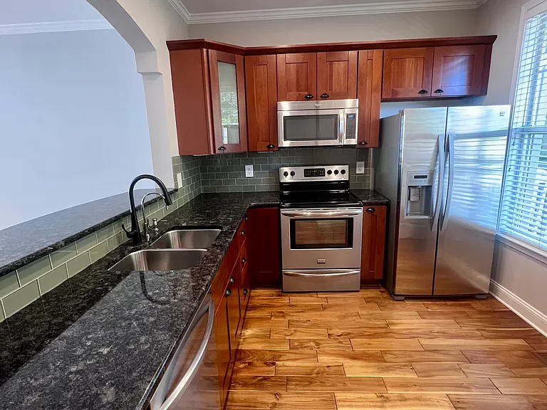 220 S Cedar St — Photo 11