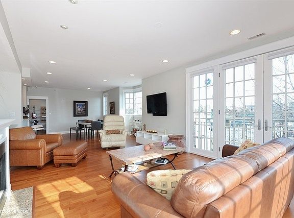 4th image of 518 Winnetka Ave Unit 201