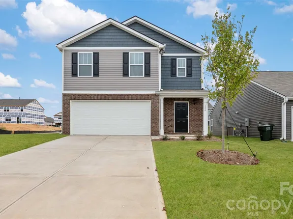 66 Caroline Valley Ln, Hendersonville, NC 28792