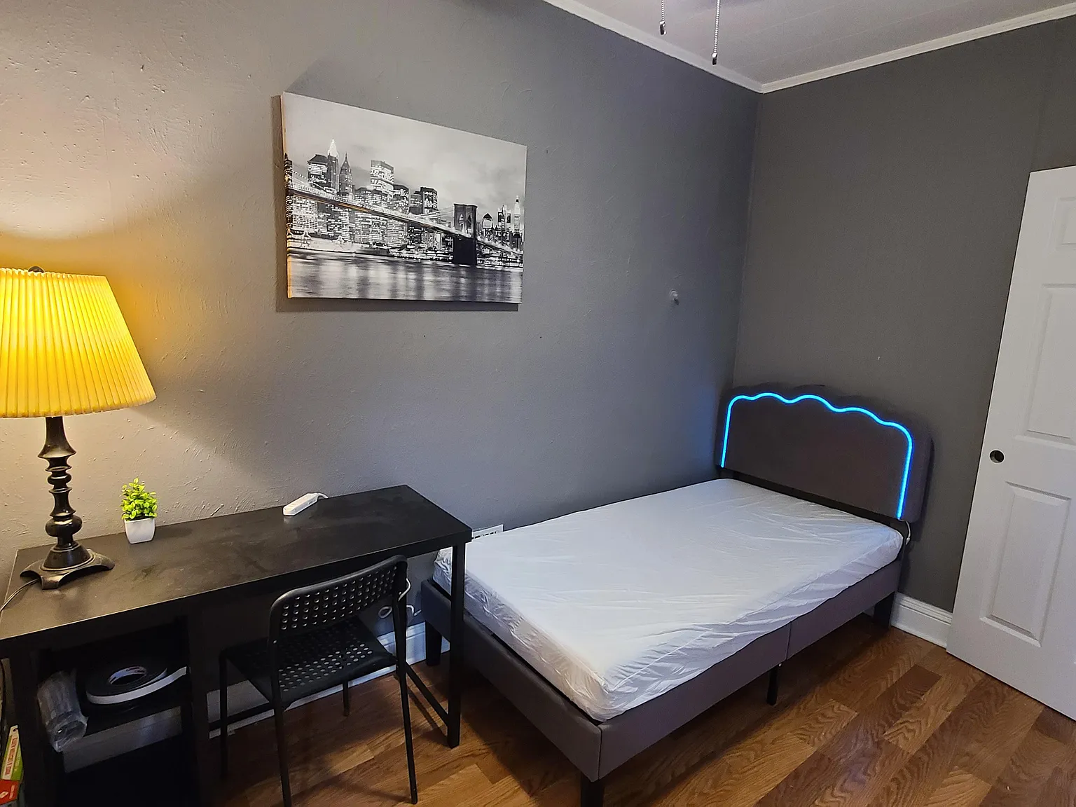 4 bed, 1.0 bath, 900 sqft, $663 — Photo 1
